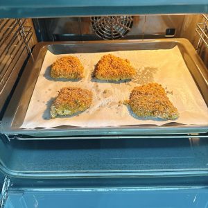 Preheat the oven to 200°C (390°F) in advance, then place the baking sheet inside.