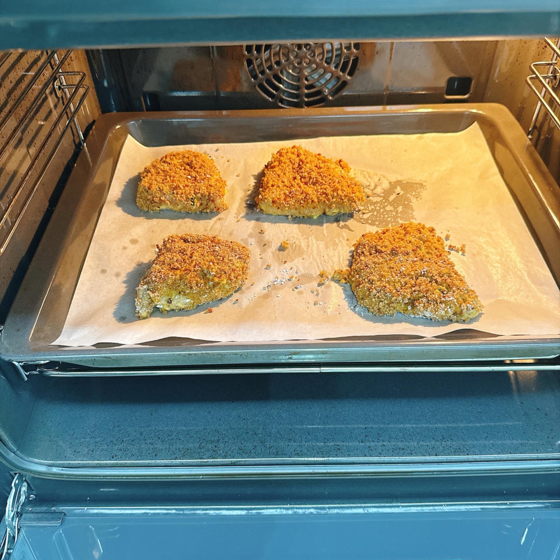 Preheat the oven to 200°C (390°F) in advance, then place the baking sheet inside.