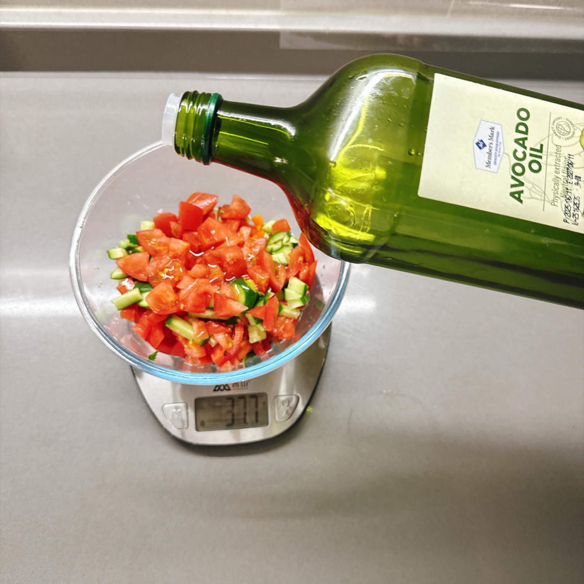 Add 20 grams of olive oil.