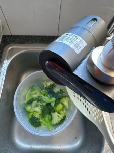 Bring a pot of water to a boil, add a few drops of oil and a pinch of salt, then blanch the broccoli for 1.5–2 minutes, just until the stems turn translucent.