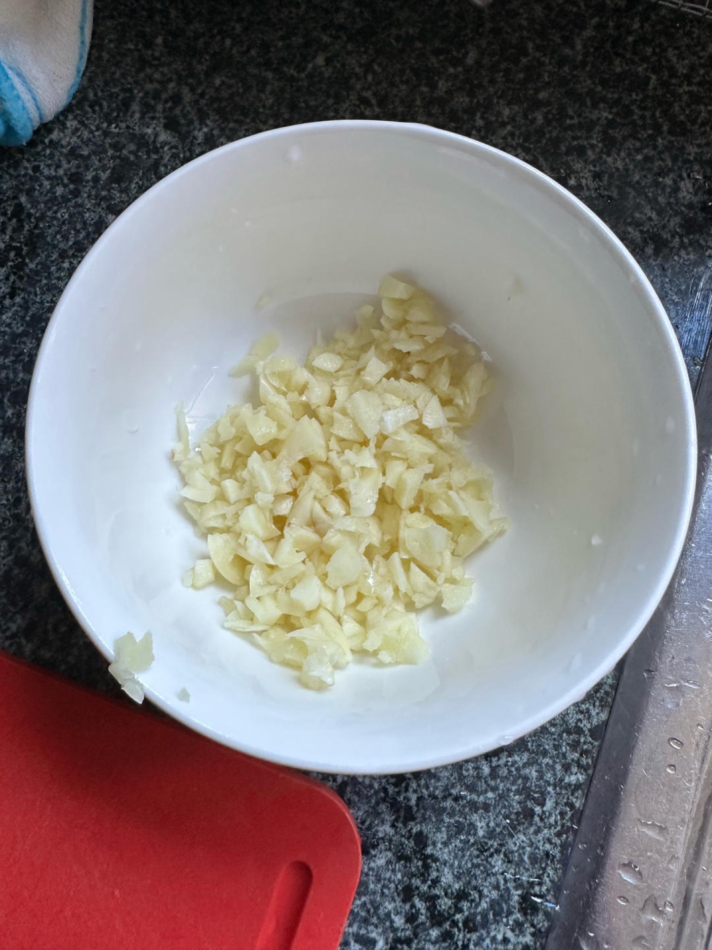 In a small bowl, stir together 1 tbsp oyster sauce, 1 tbsp light soy sauce, a pinch of sugar, 3 tbsp water, and 1/2 tsp cornstarch until smooth.