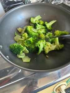 Heat oil in a wok over low heat and gently fry the minced garlic until fragrant — do not let it brown or it will turn bitter.