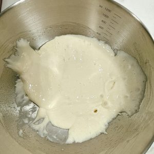 I had 150 grams of French old dough left over from baking sourdough, so I decided to use it to make some three-dice buns!