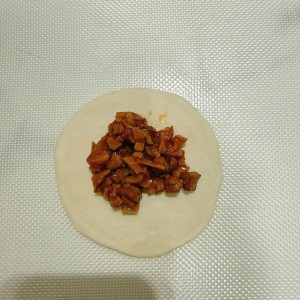 Wrap 15-20 g of filling into each wrapper.