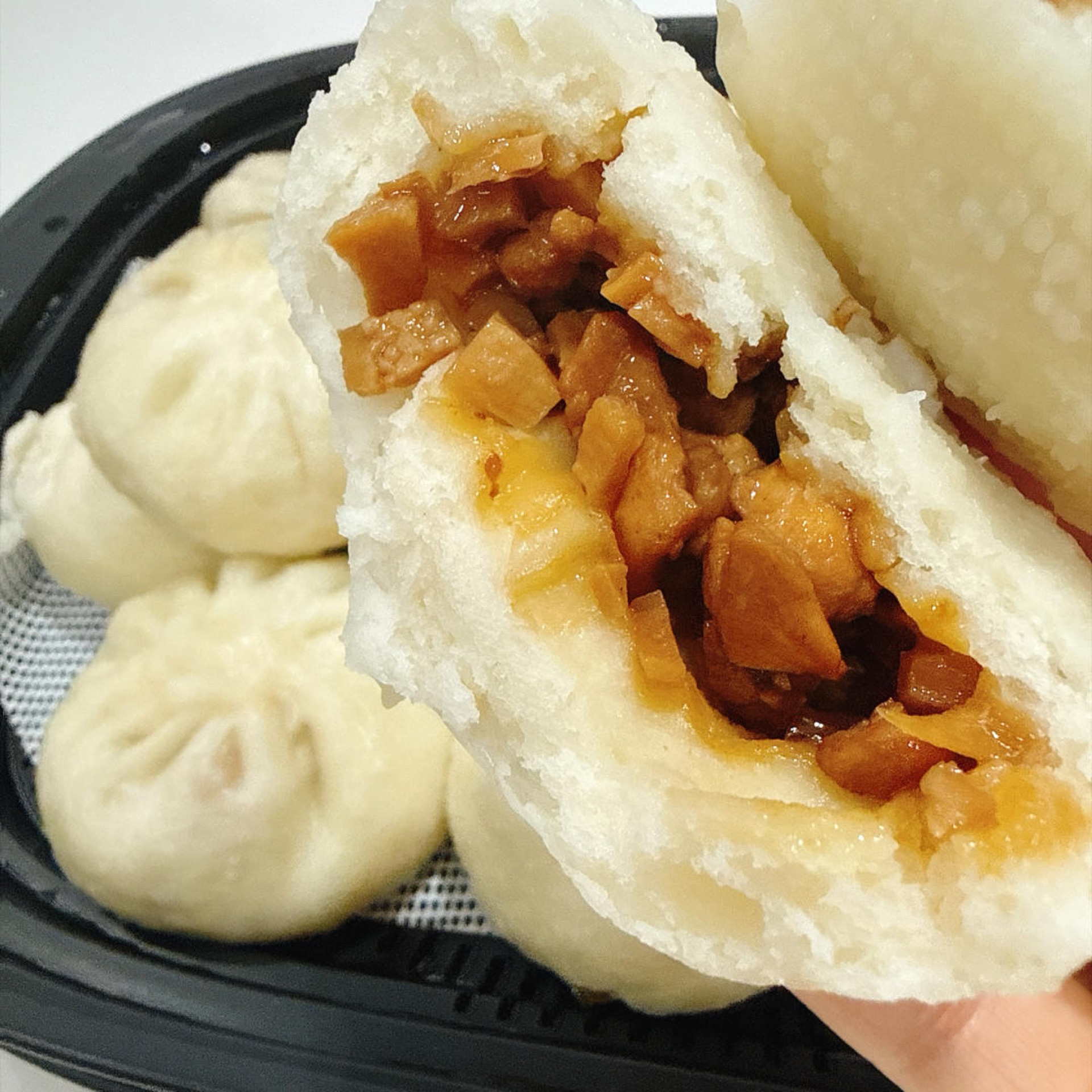 But the taste is truly outstanding! The aroma of the old dough mixed with the sauce of the three dice — even ugly buns have their spring! Any sisters out there who are the same loo
