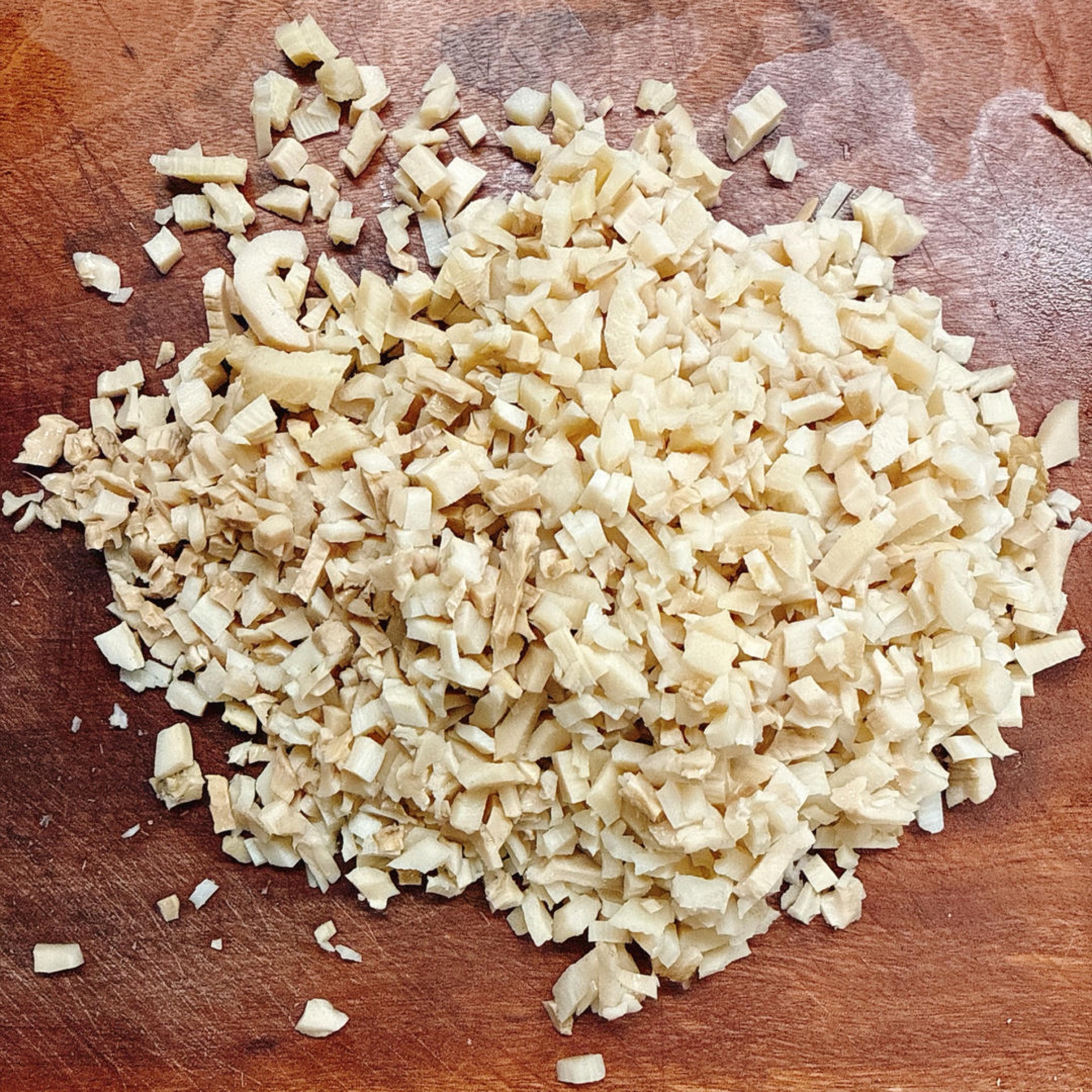 Dice the cooked bamboo shoot. The bamboo shoot was cooked in advance for 1 hour.