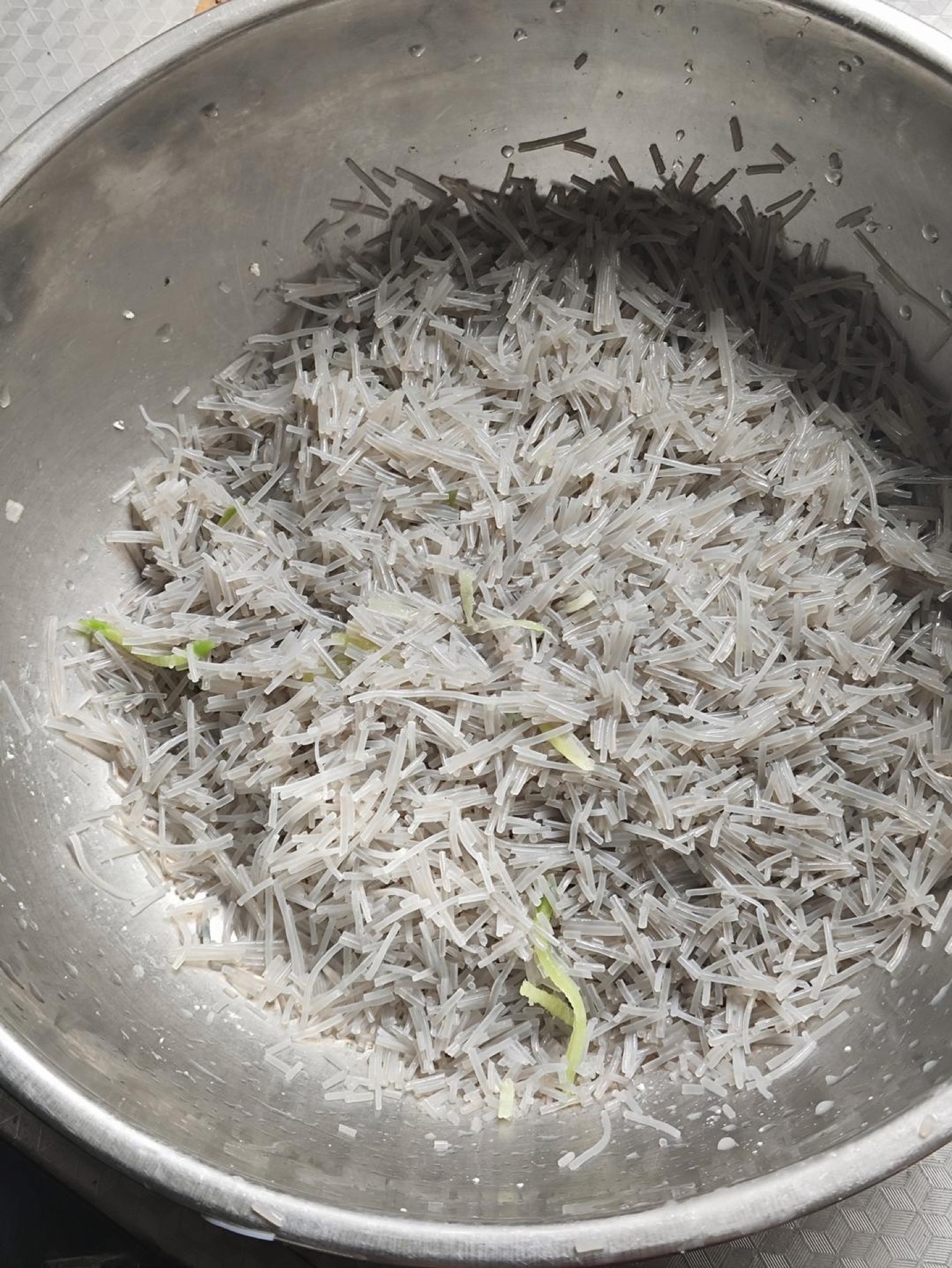 While the dough rises, soak the wood ear mushrooms and vermicelli in warm water until softened. Shred the radish, blanch it, and squeeze out excess water. Crumble the tofu, dice th