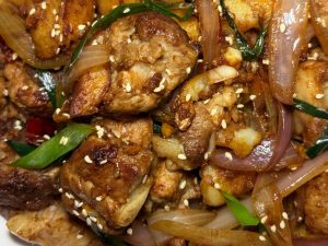 Every rib is coated in the mildly spicy, savory dry pot sauce, crisp outside and tender inside — no salt needed since the dry pot sauce and soy sauce are already seasoned.