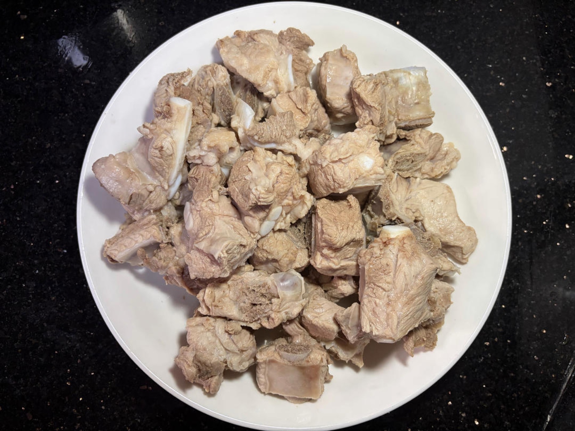 Wash the blanched ribs several times in warm water until every trace of surface foam is gone.