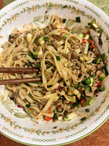 Toss everything together evenly and dig in. Quick, tasty, healthy, and the flavor is no less than a noodle shop's.
