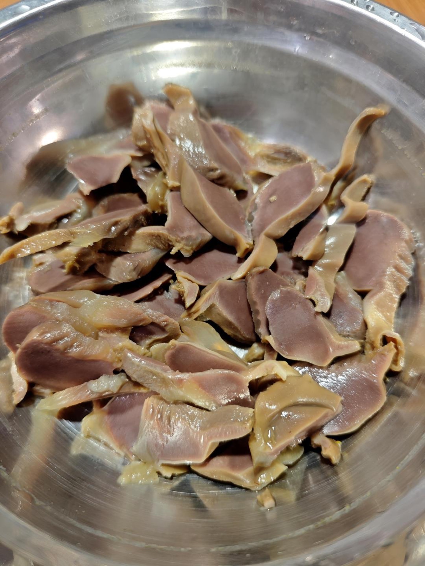 Sliced salted duck gizzards arranged on a plate