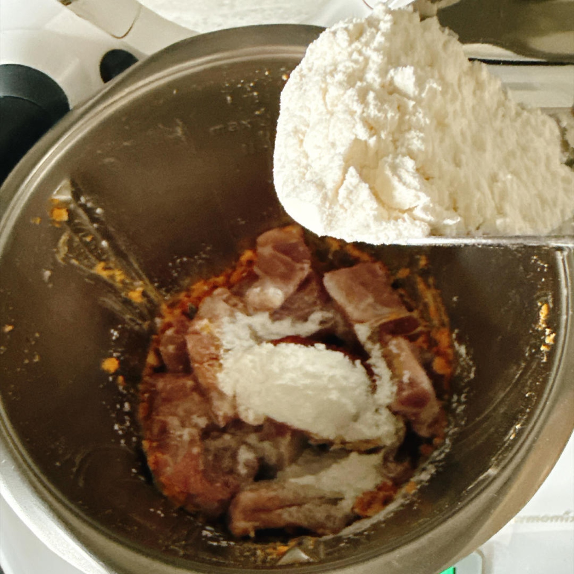 Add the 10 g of all-purpose flour.