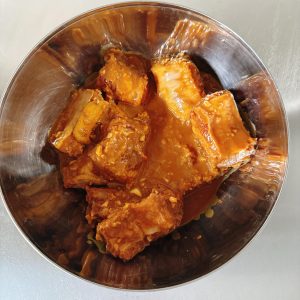 Marinate the ribs for about 1 hour, then clean the main pot.