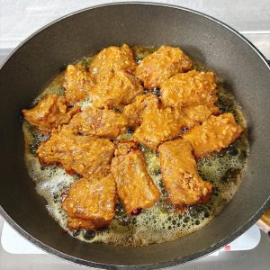 Pan-fry the ribs until they turn golden brown.