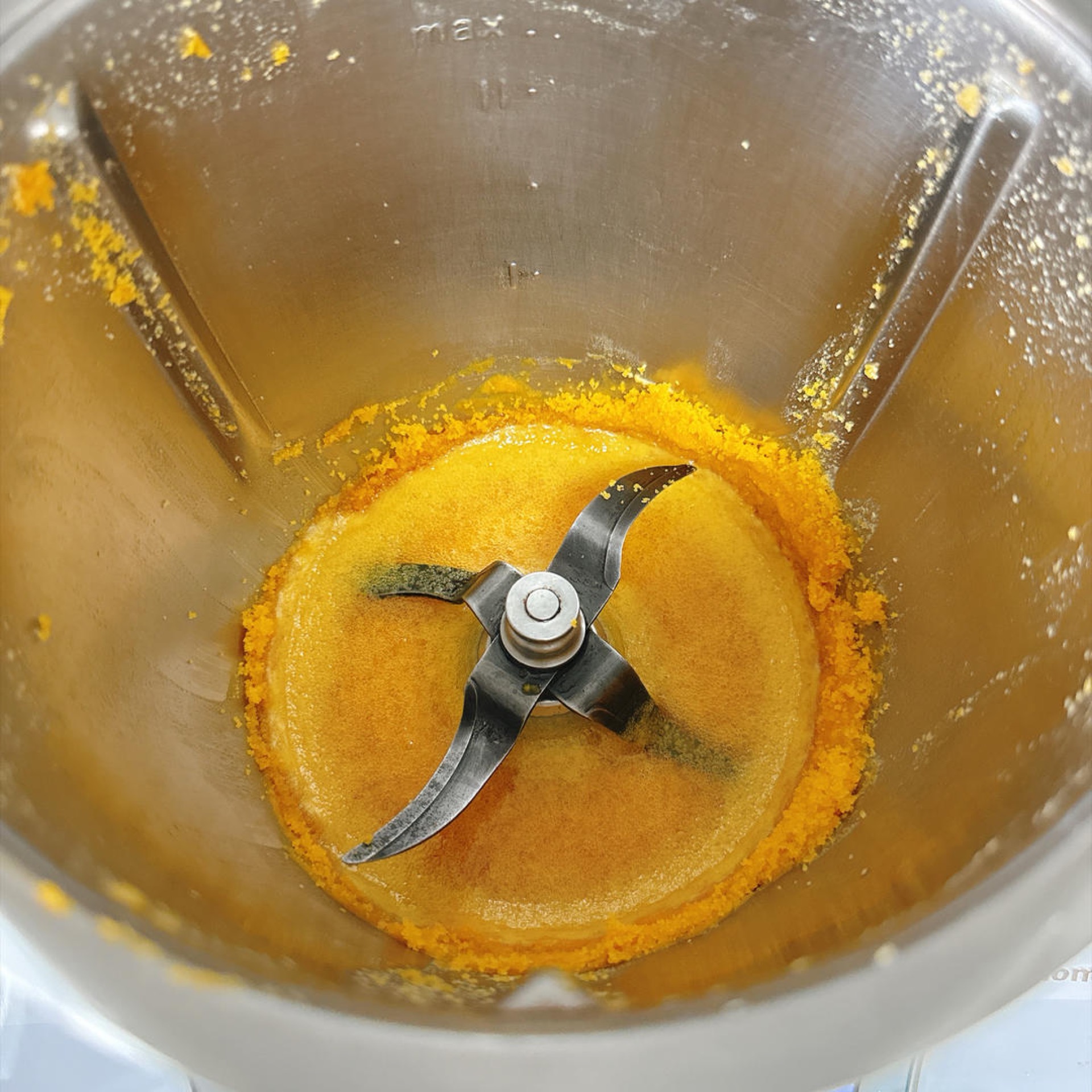 Cook for 5 minutes at 248°F (120°C) on speed 1 to bloom the yolk into a fragrant sauce.