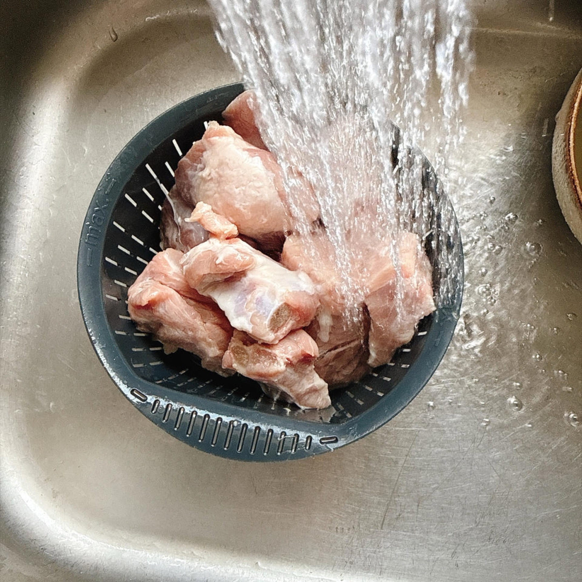 Rinse the ribs clean under running tap water and set them aside to drain.