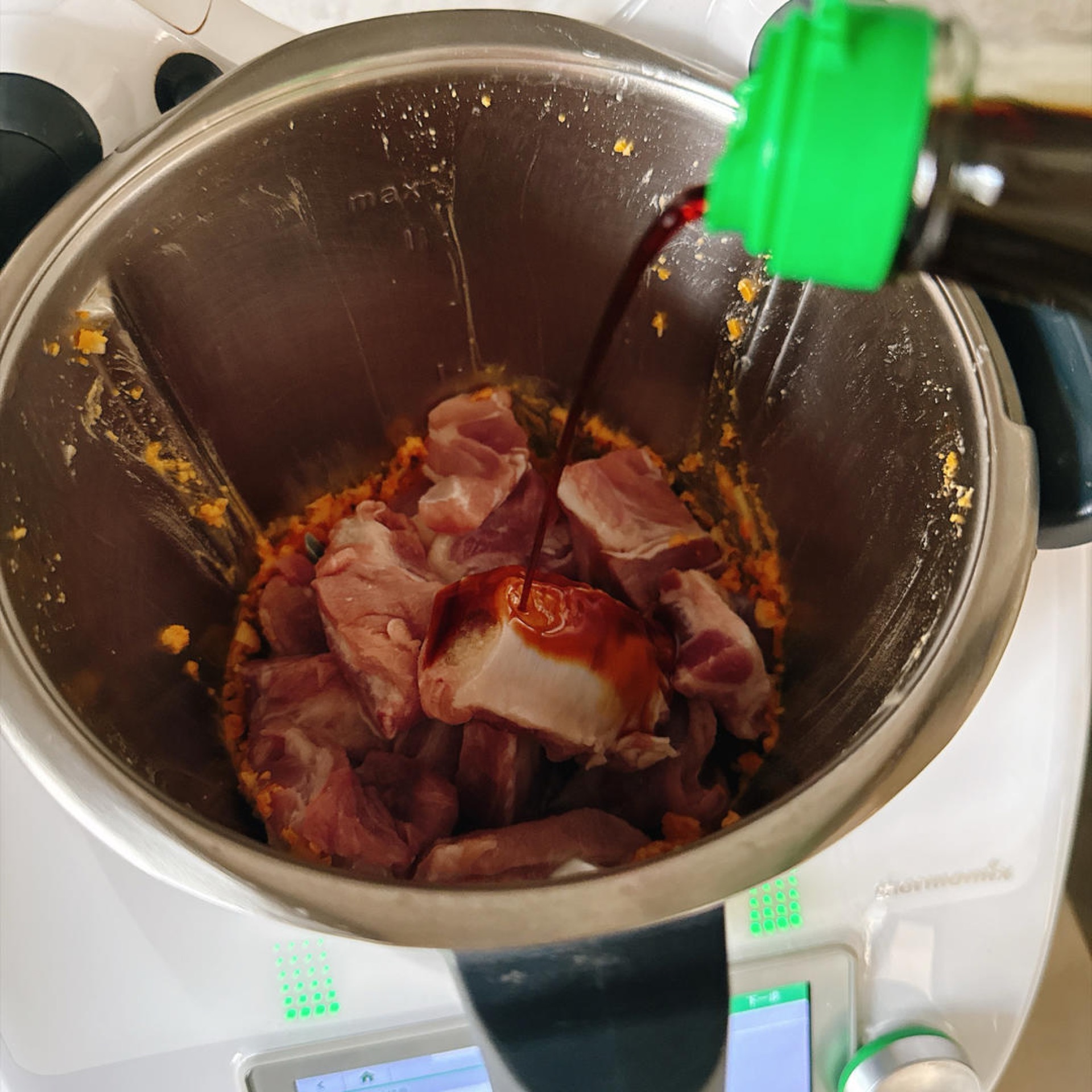 Pour in the 30 g of light soy sauce.