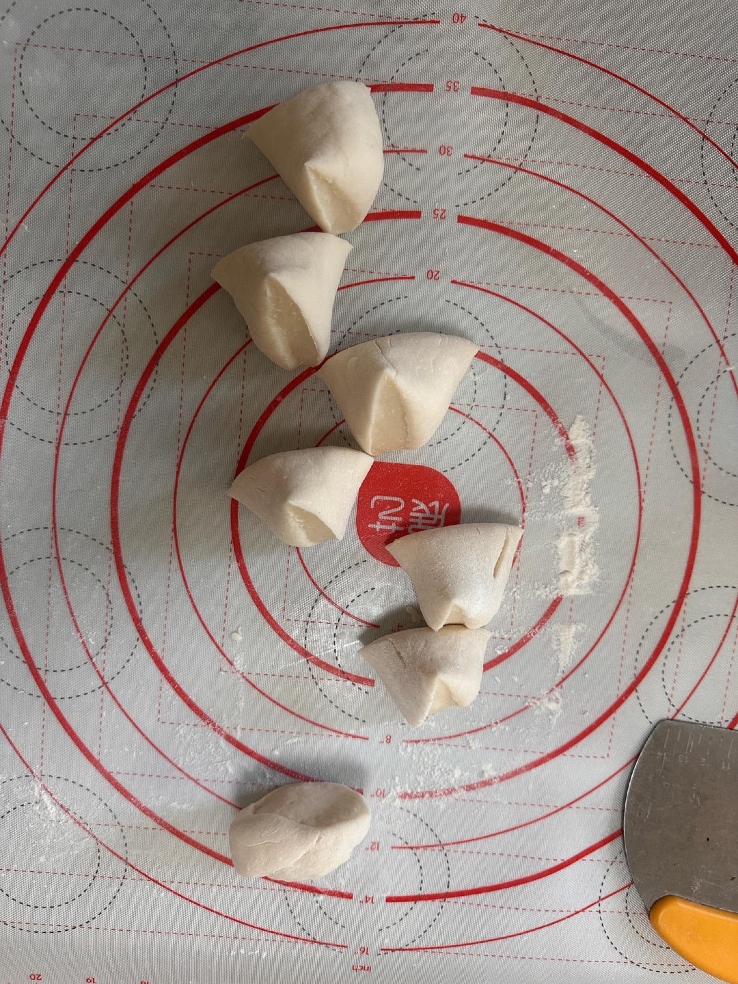 Stir the sugar into the flour, dissolve the yeast in a little warm water, then add it to the flour and mix while adding water until it forms small clumps with very little dry flour
