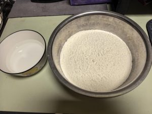 I used Wudeli 8-star flour, which is well suited to mantou, and I sifted the flour once.