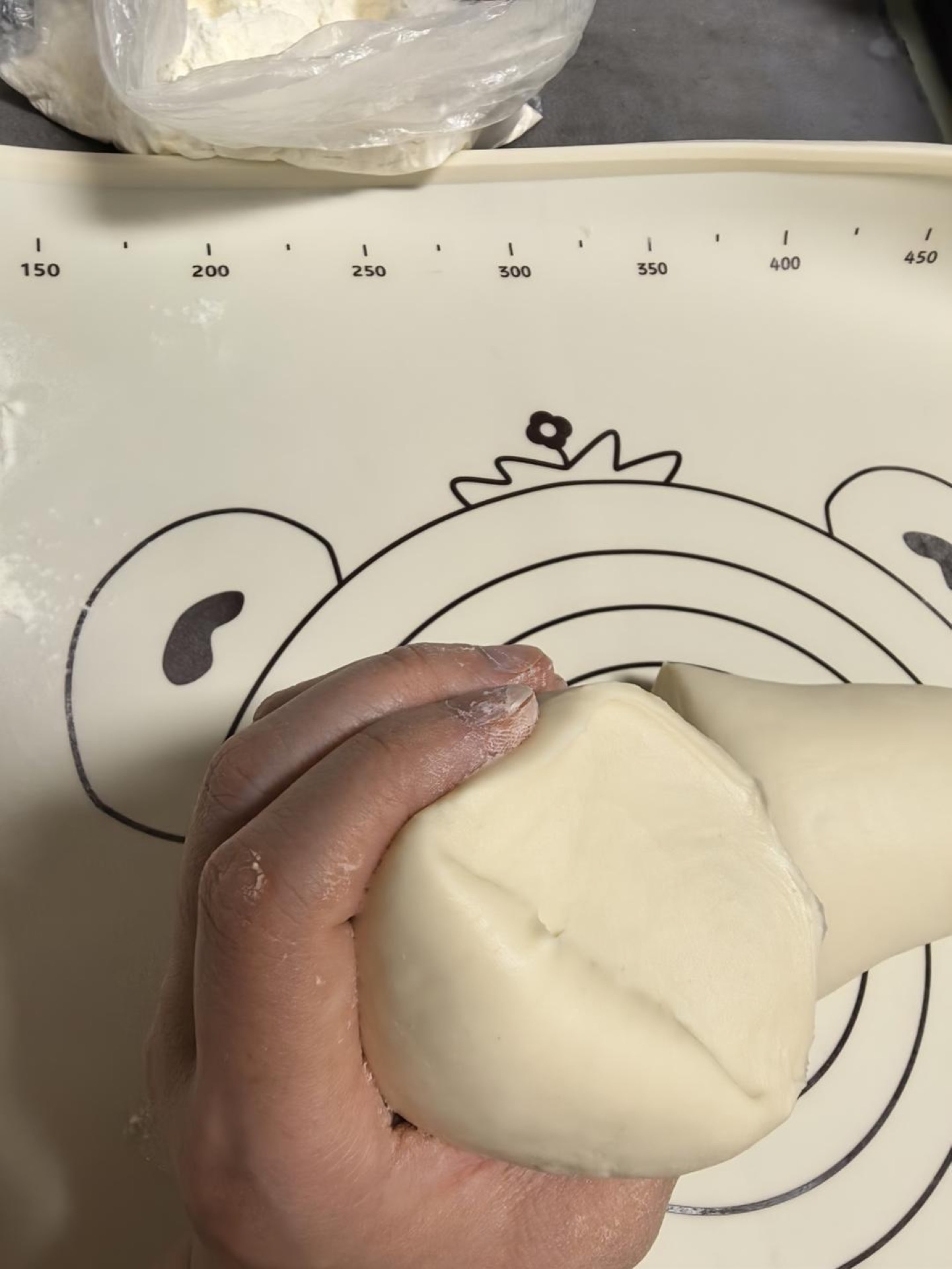 Knead until the cut surface of the dough shows no air pockets.