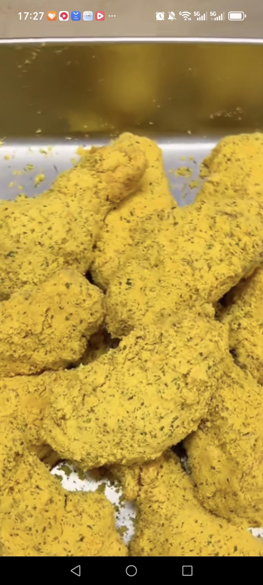 The finished snow cheese chicken wings are coated in a snowy layer of cheese powder and ready to serve.