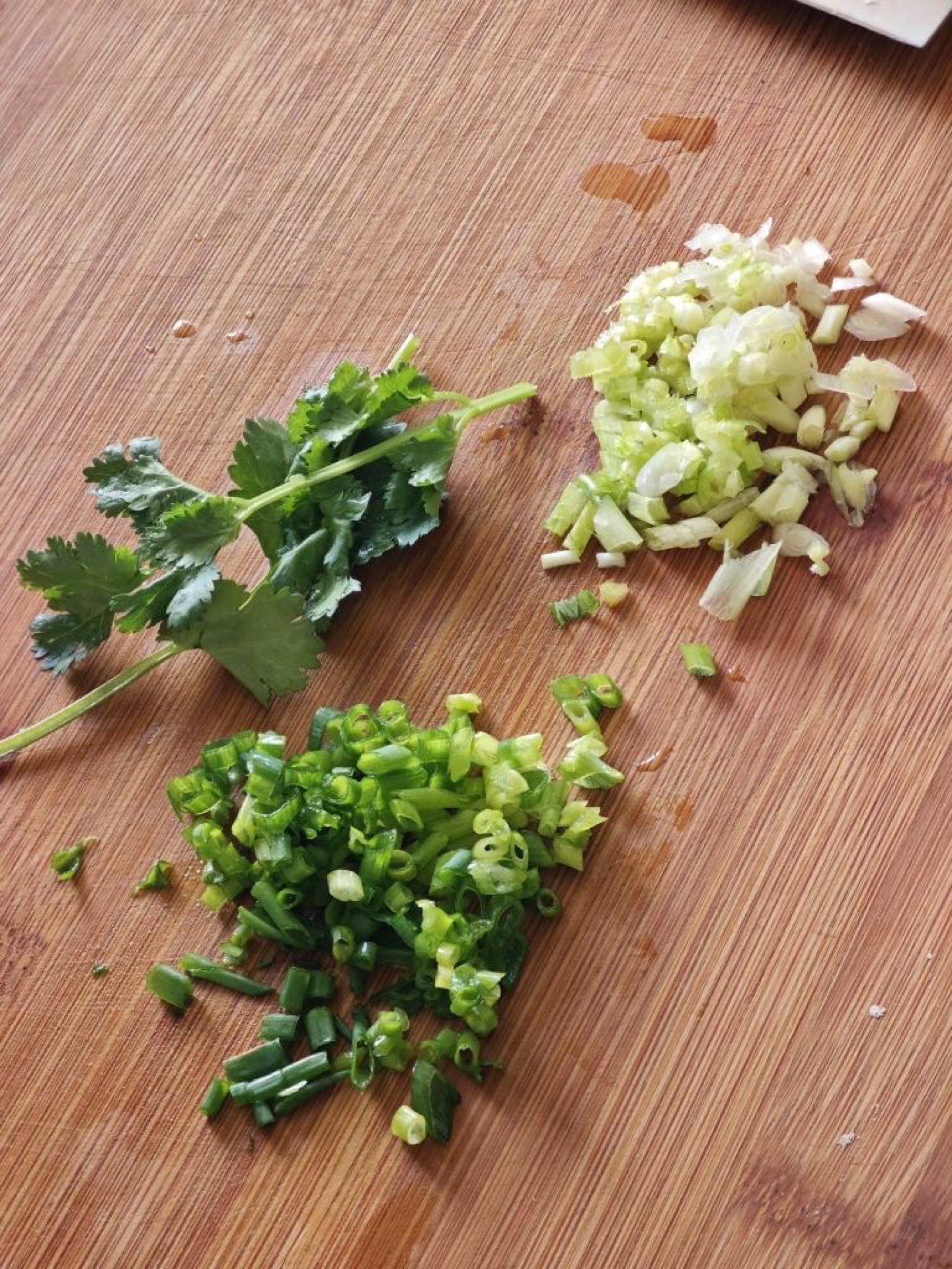Split the scallion into white and green parts, and set the cilantro aside for garnish.