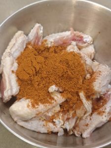 Add the marinade powder, soy sauce, oyster sauce, cornstarch, and oil to the wings and marinate for 30 minutes.