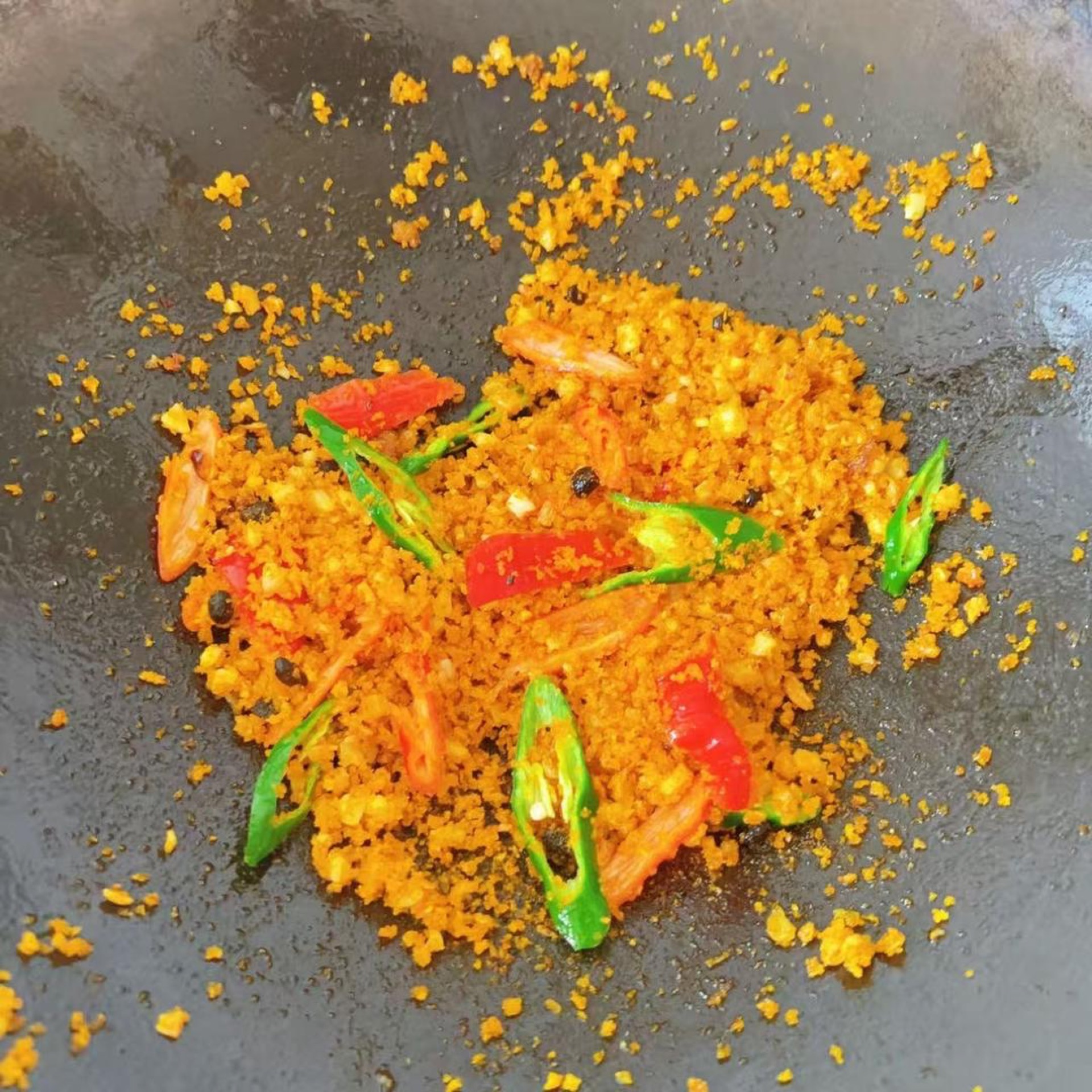 Add the green and red chilies to the pan.