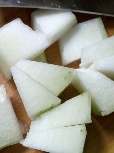 Peel the winter melon, scoop out the seeds, and slice the flesh into pieces about 1/4-inch thick.
