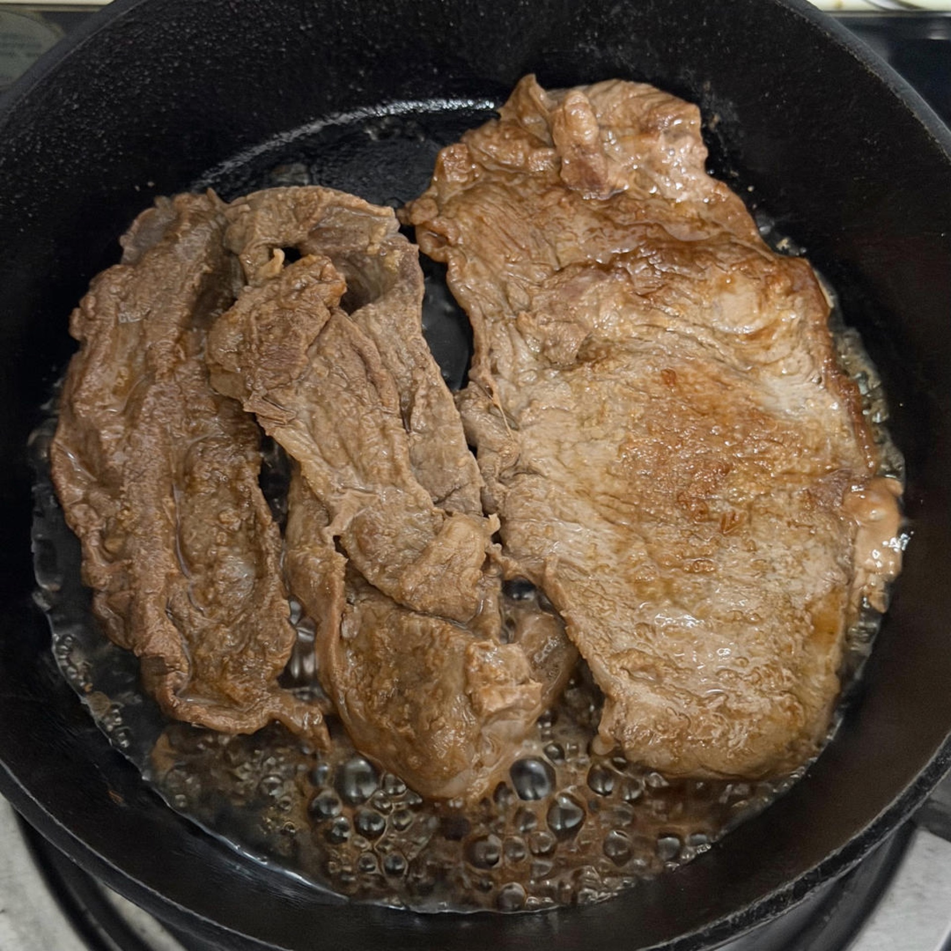 Spray a frying pan with oil over medium heat, add the marinated slices, and flip once the first side changes color, cooking just a few more seconds on the second side since the mar