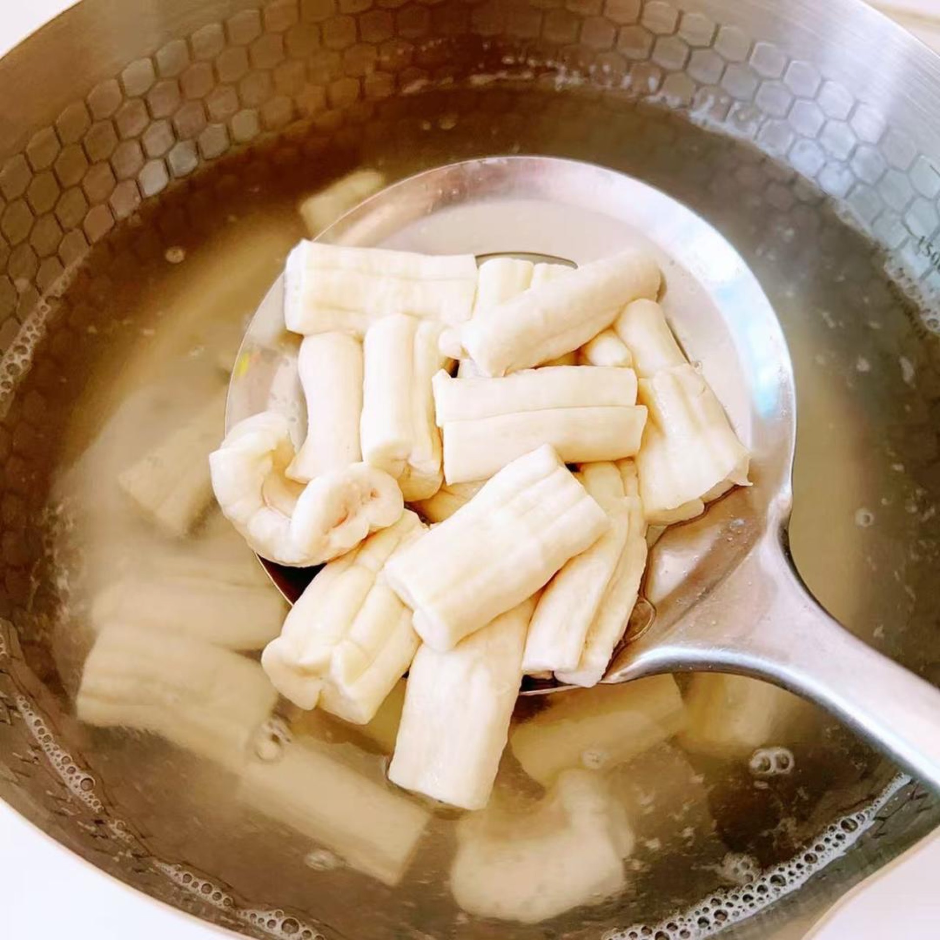 When the water boils, add the marrow and blanch for about 2 minutes until just cooked.